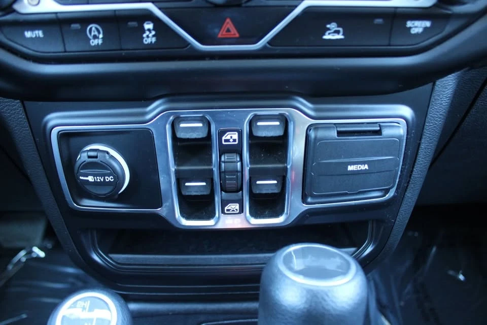 2023 Jeep JL Wrangler - Image 15 of 19