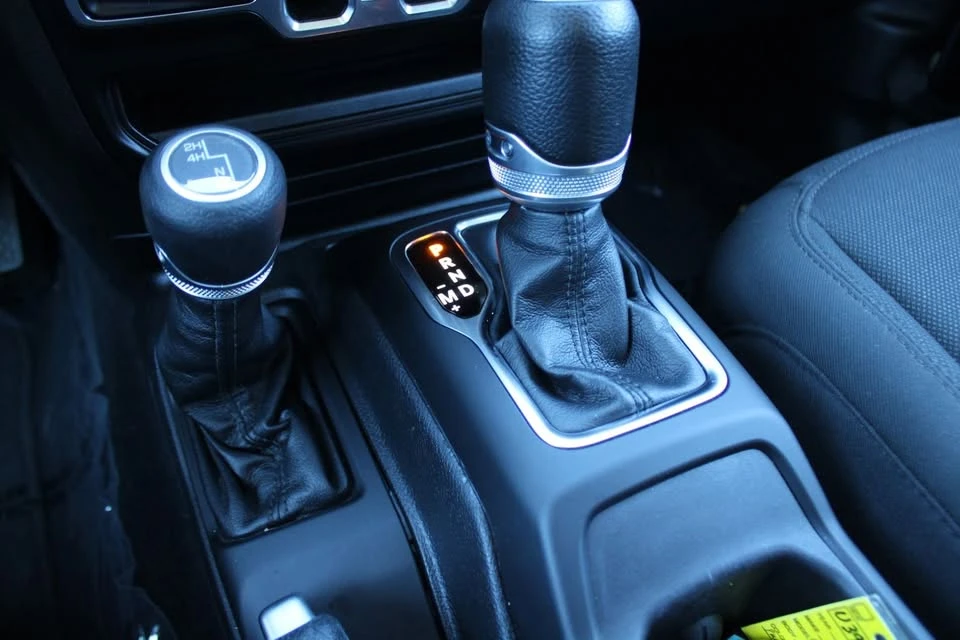 2023 Jeep JL Wrangler - Image 18 of 19