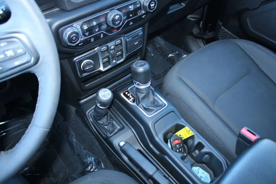 2023 Jeep JL Wrangler - Image 17 of 19
