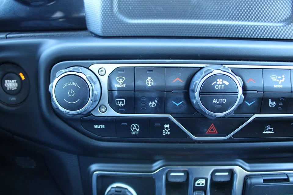 2023 Jeep JL Wrangler - Image 16 of 19