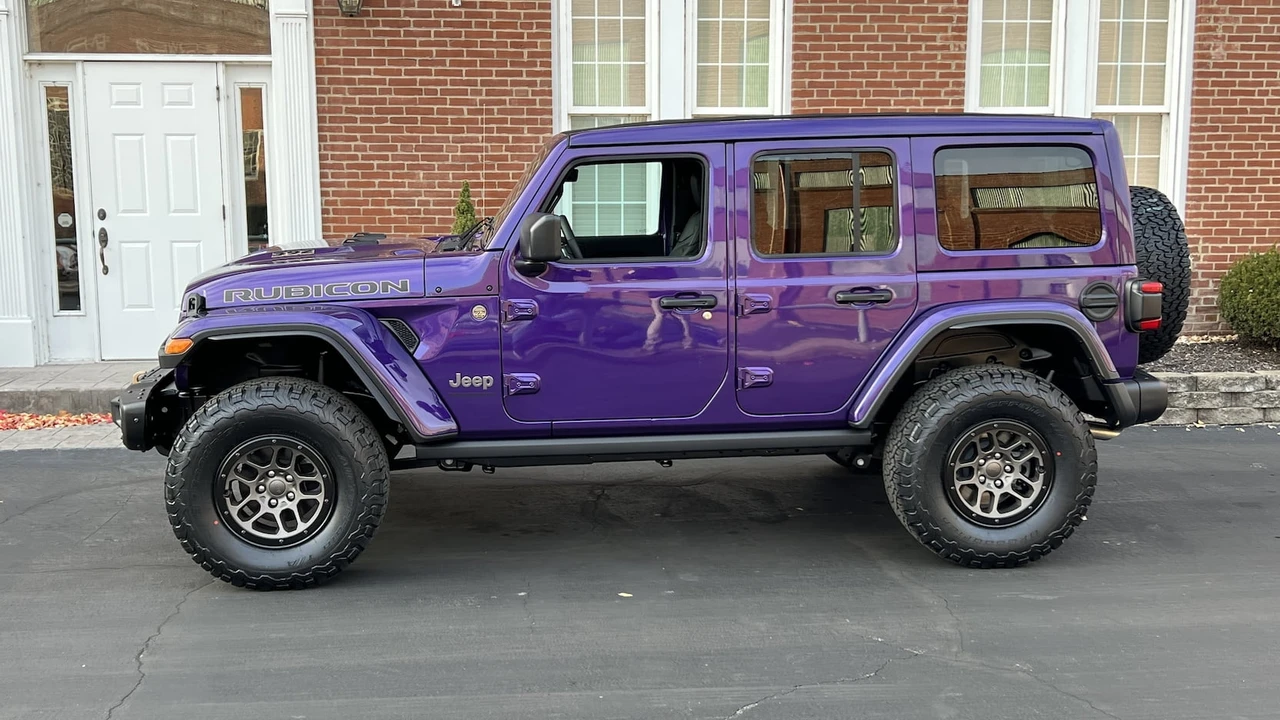 2023 Jeep JL Wrangler - Image 2 of 10