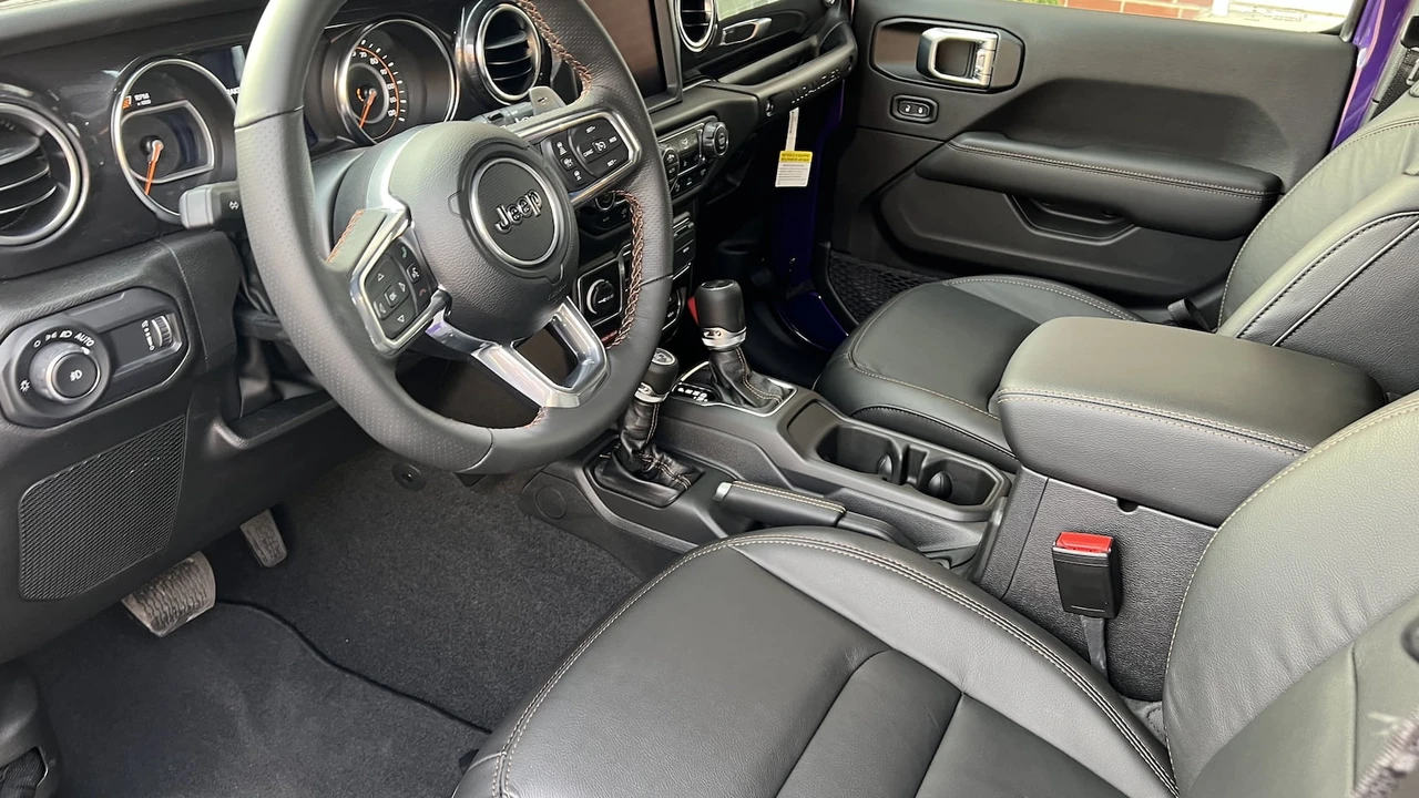 2023 Jeep JL Wrangler - Image 4 of 10