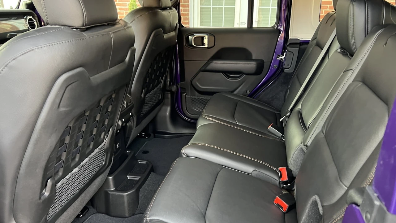 2023 Jeep JL Wrangler - Image 5 of 10