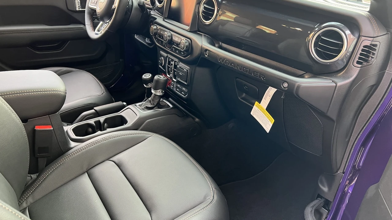 2023 Jeep JL Wrangler - Image 7 of 10