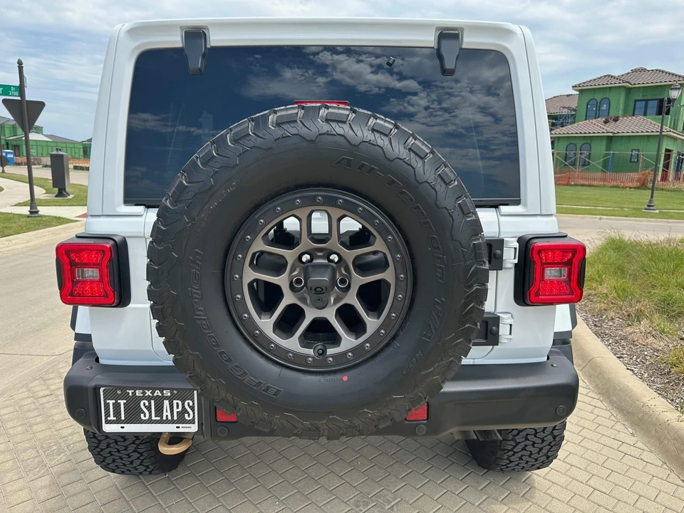 2023 Jeep JL Wrangler - Image 16 of 31