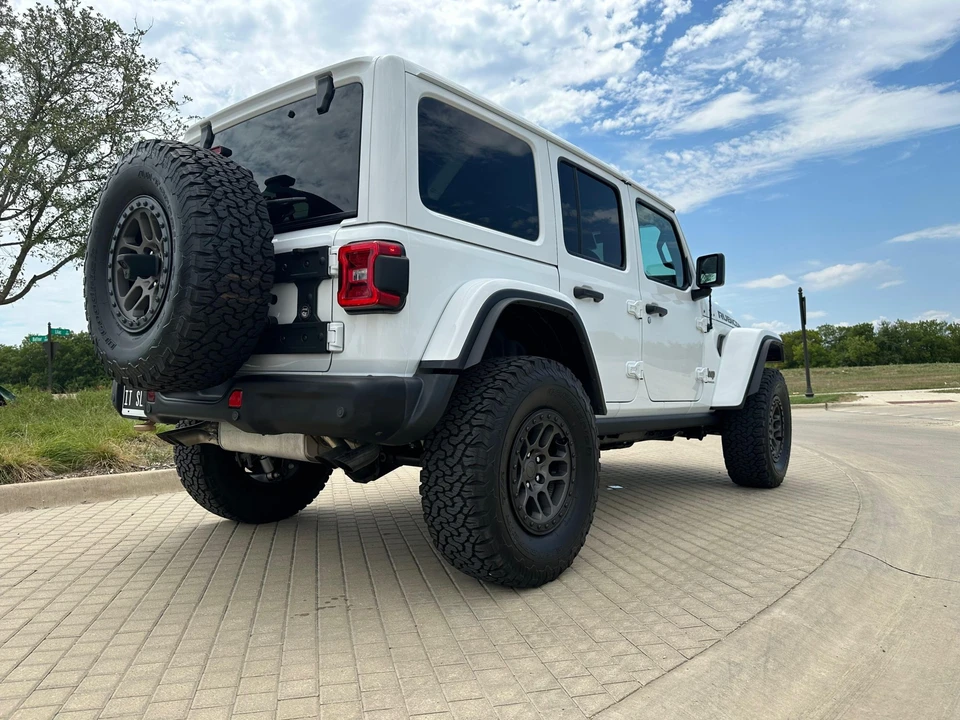 2023 Jeep JL Wrangler - Image 15 of 31