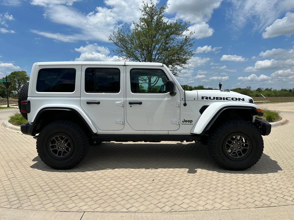 2023 Jeep JL Wrangler - Image 11 of 31
