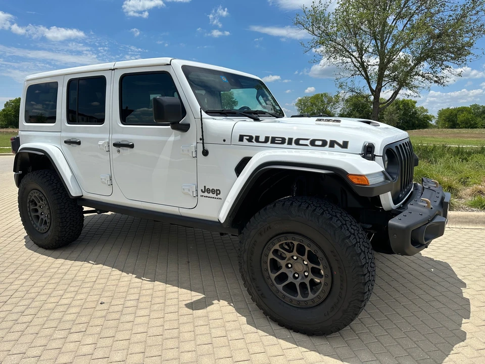 2023 Jeep JL Wrangler - Image 9 of 31