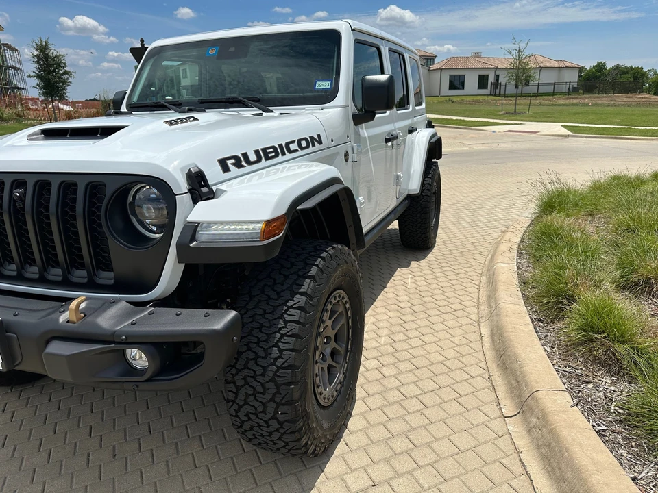 2023 Jeep JL Wrangler - Image 25 of 31