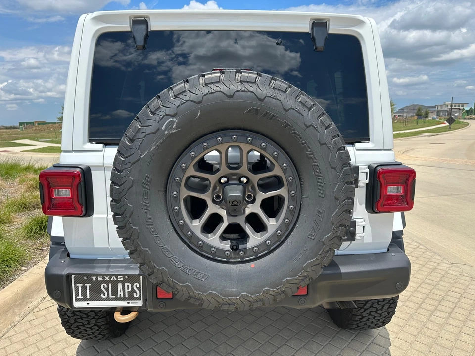 2023 Jeep JL Wrangler - Image 17 of 31