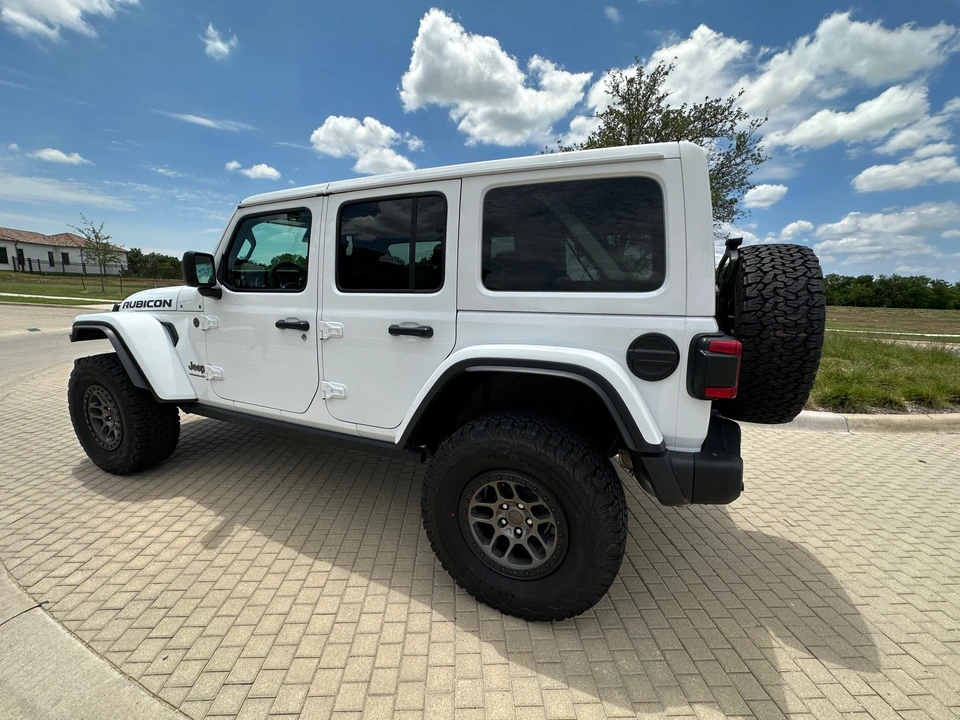 2023 Jeep JL Wrangler - Image 20 of 31