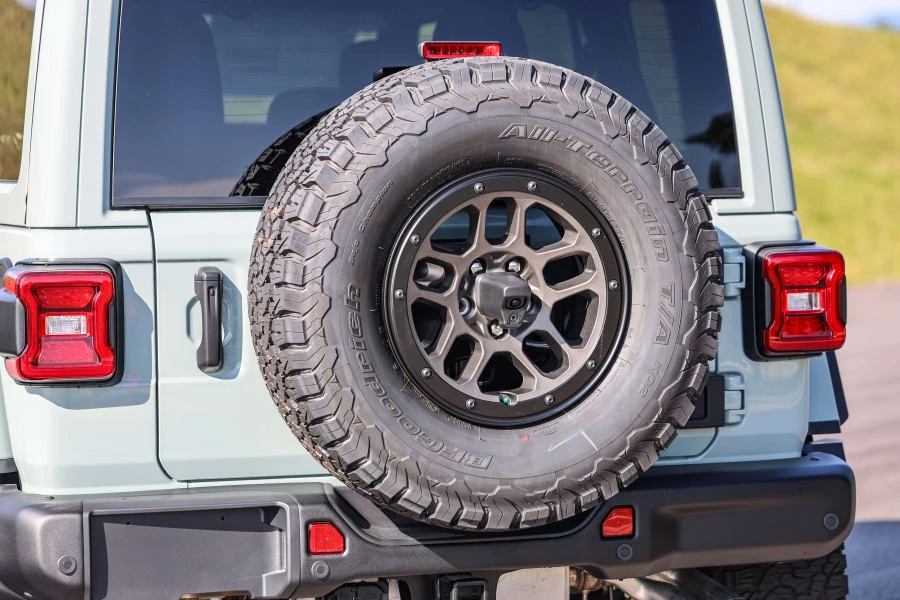 2023 Jeep JL Wrangler - Image 16 of 31