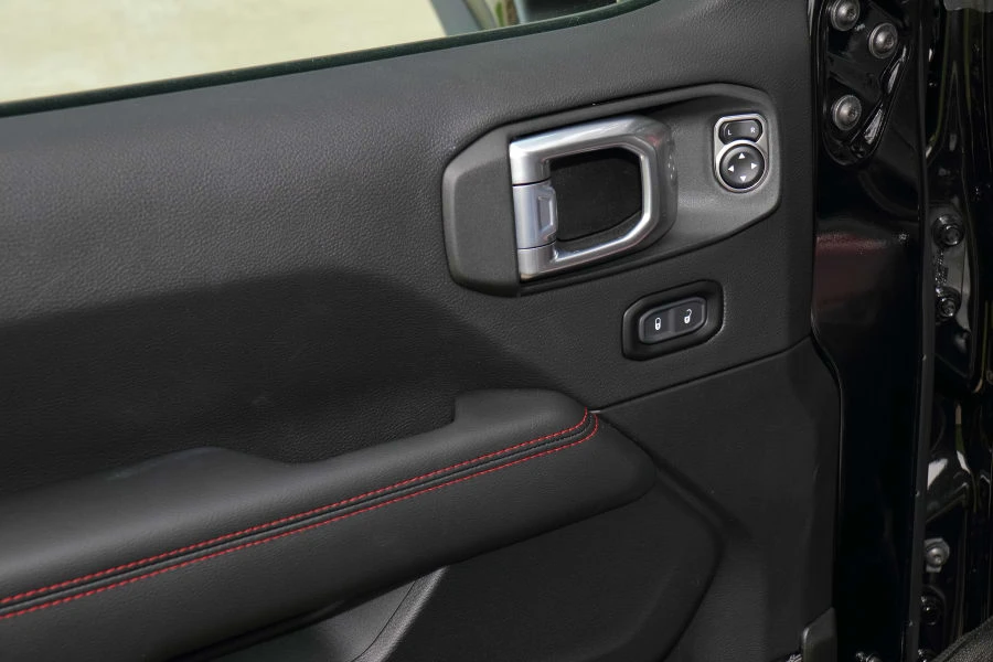 2023 Jeep JL Wrangler - Image 19 of 31
