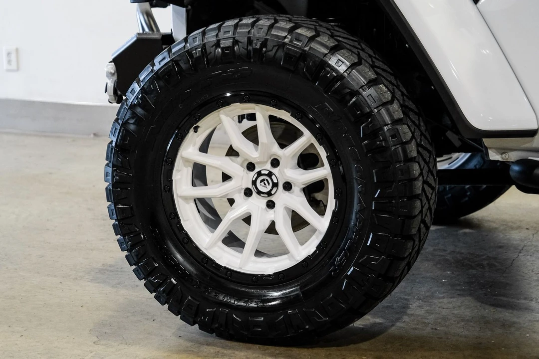 2023 Jeep JL Wrangler - Image 10 of 12