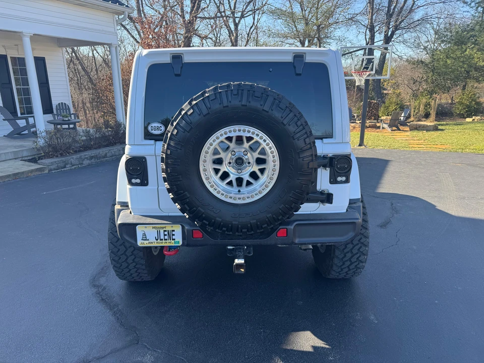 2023 Jeep JL Wrangler - Image 13 of 31