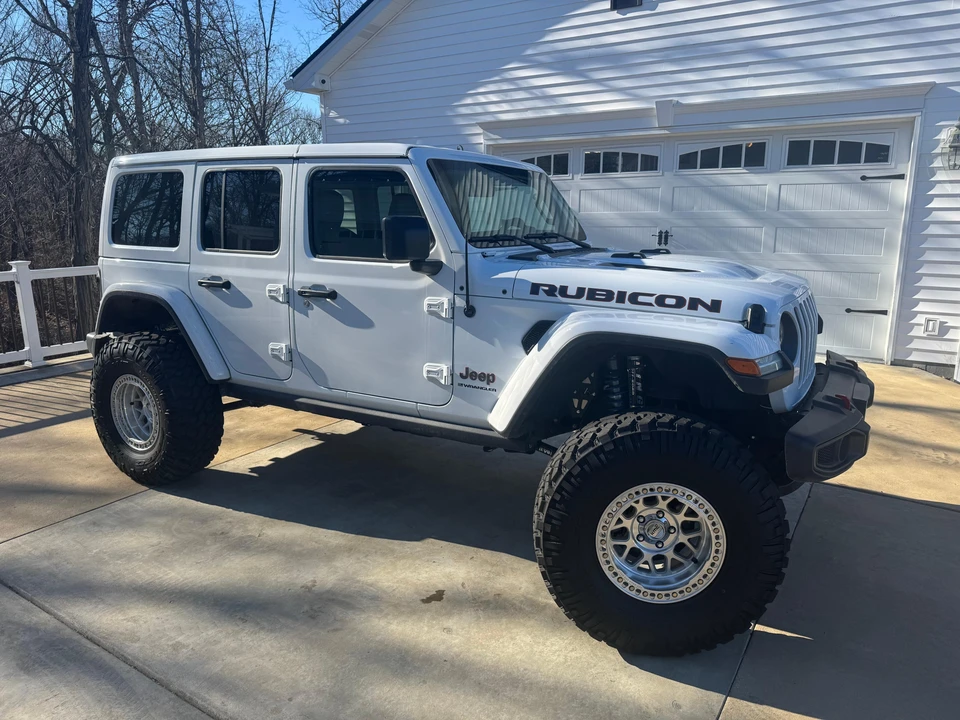 2023 Jeep JL Wrangler - Image 16 of 31