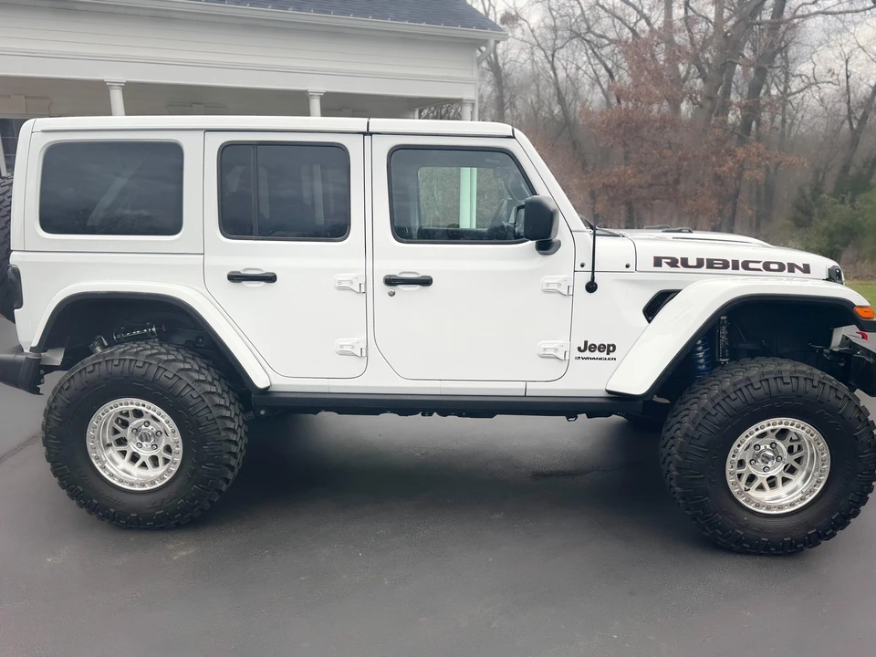 2023 Jeep JL Wrangler - Image 15 of 31