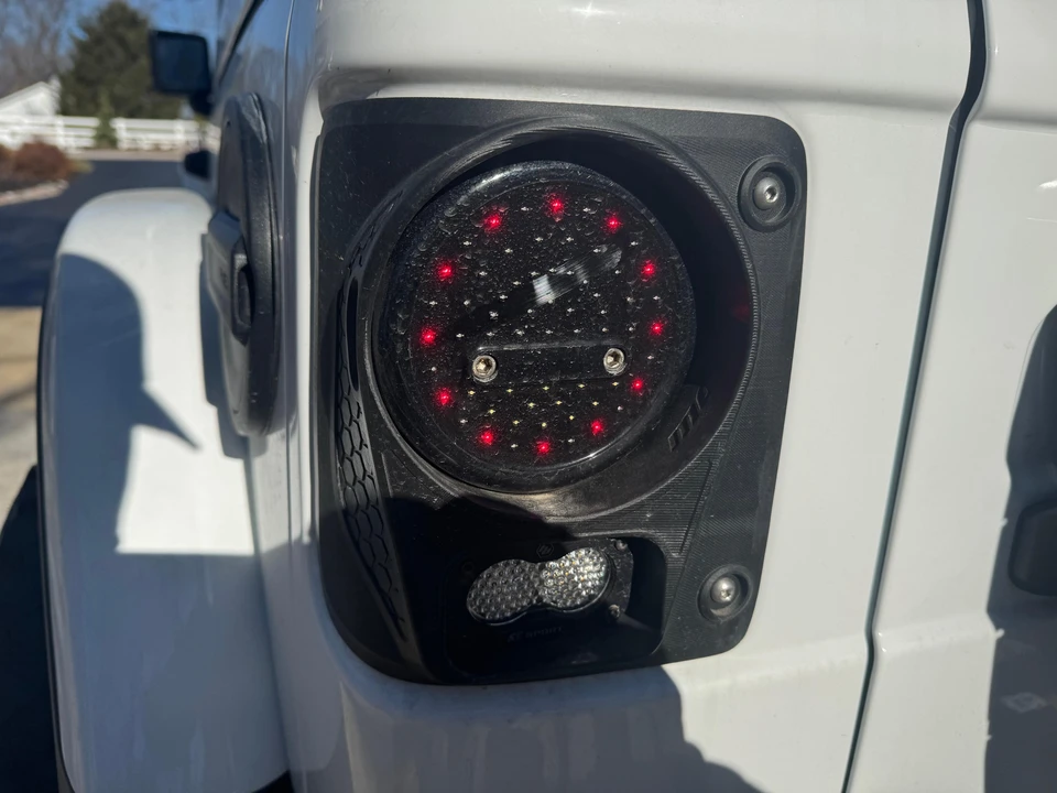 2023 Jeep JL Wrangler - Image 23 of 31