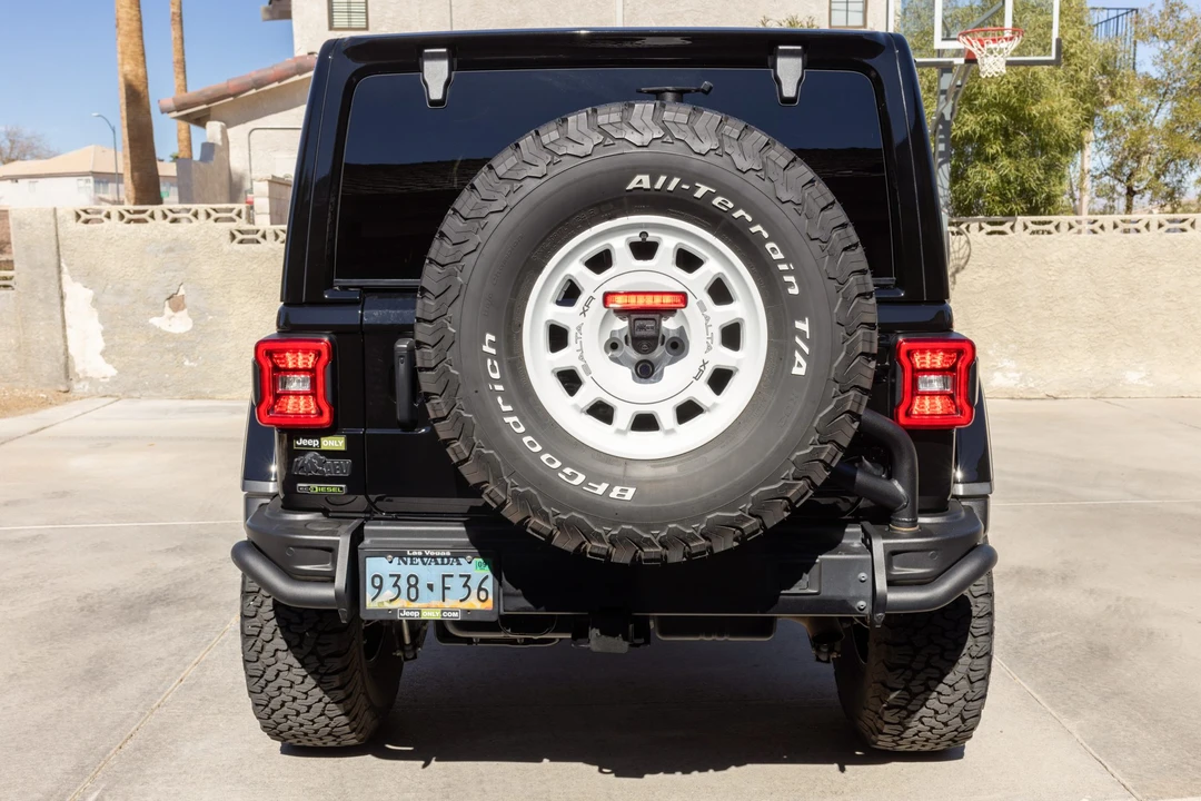2023 Jeep JL Wrangler - Image 7 of 31