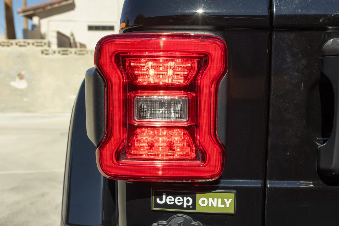 2023 Jeep JL Wrangler - Image 16 of 31