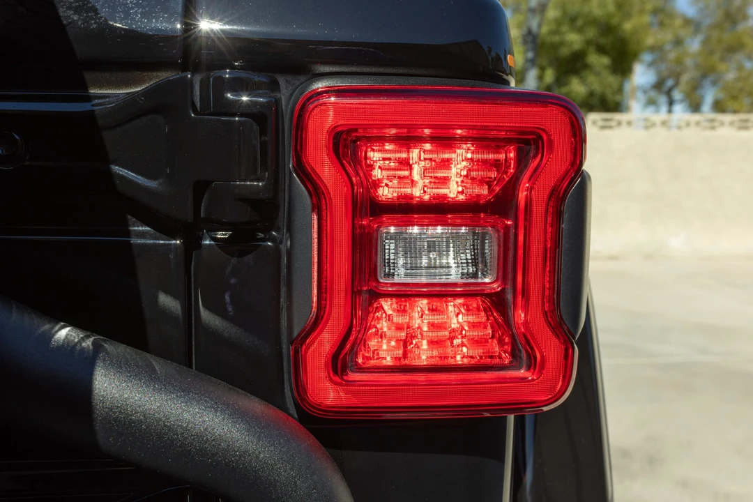 2023 Jeep JL Wrangler - Image 17 of 31