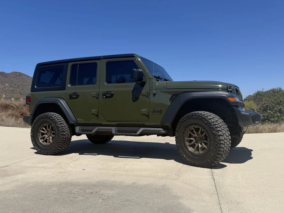 2023 Jeep JL Wrangler - Image 24 of 31