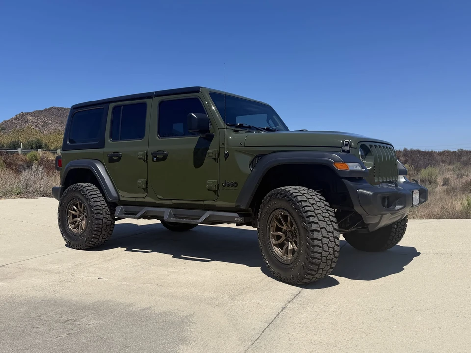 2023 Jeep JL Wrangler - Image 23 of 31