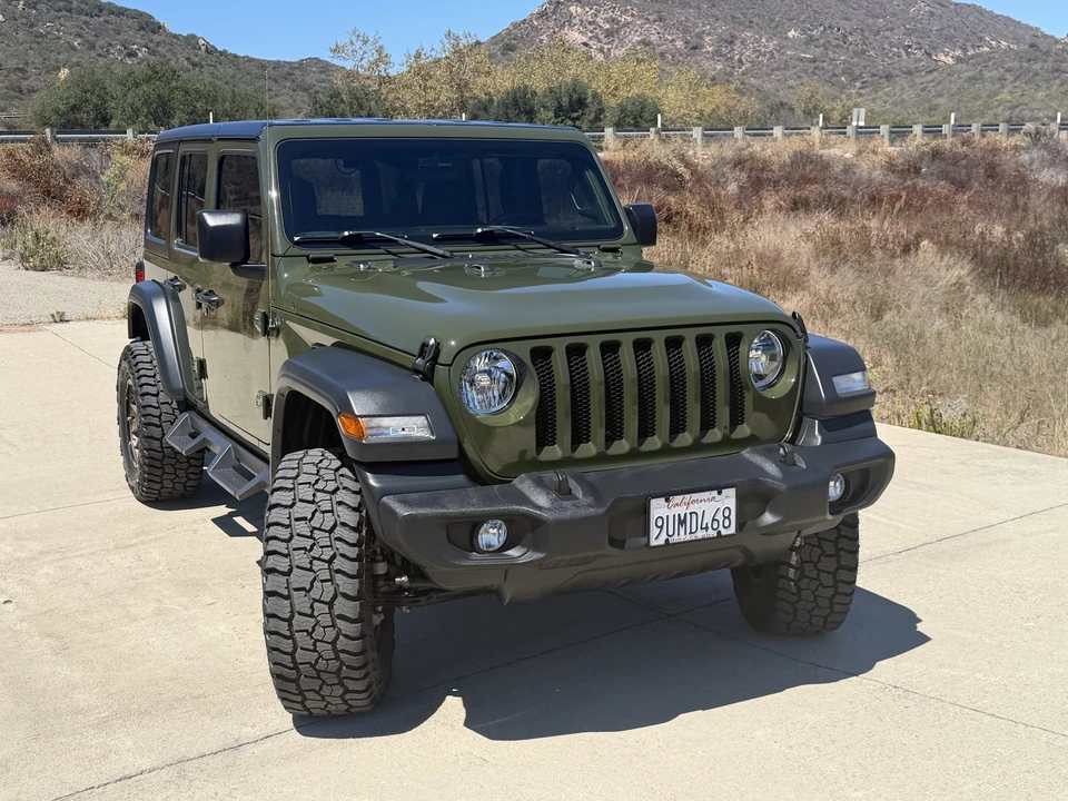 2023 Jeep JL Wrangler - Image 18 of 31