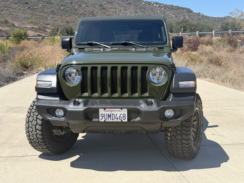 2023 Jeep JL Wrangler - Image 13 of 31