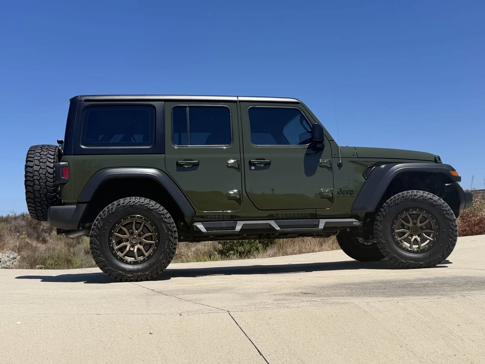 2023 Jeep JL Wrangler - Image 30 of 31