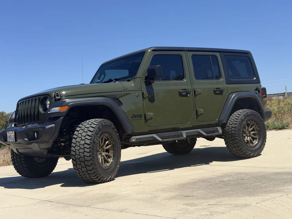 2023 Jeep JL Wrangler - Image 2 of 31