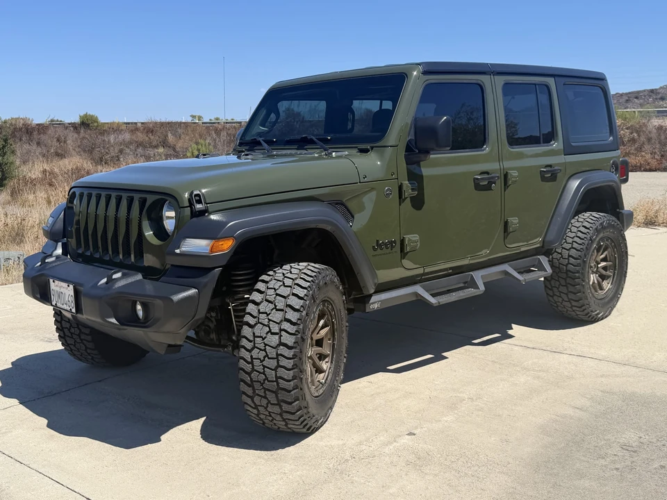 2023 Jeep JL Wrangler - Image 5 of 31