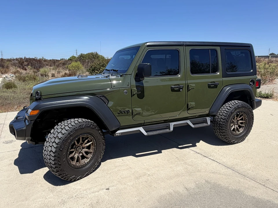 2023 Jeep JL Wrangler - Image 4 of 31
