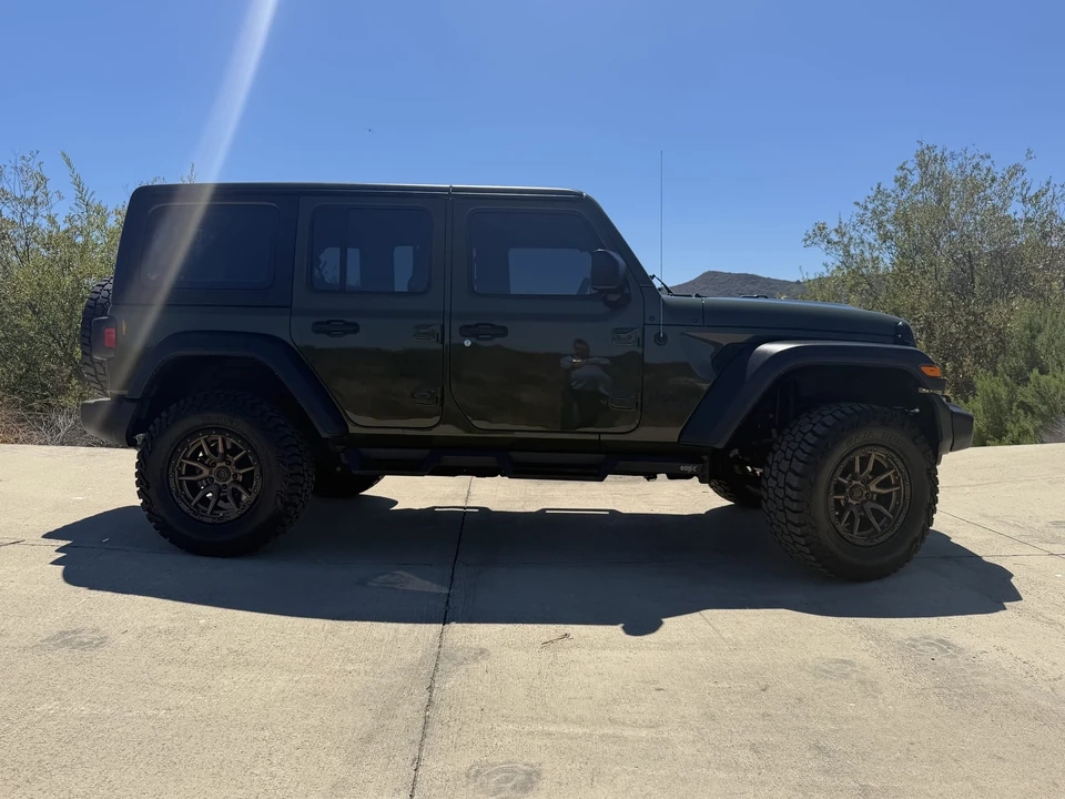 2023 Jeep JL Wrangler - Image 28 of 31