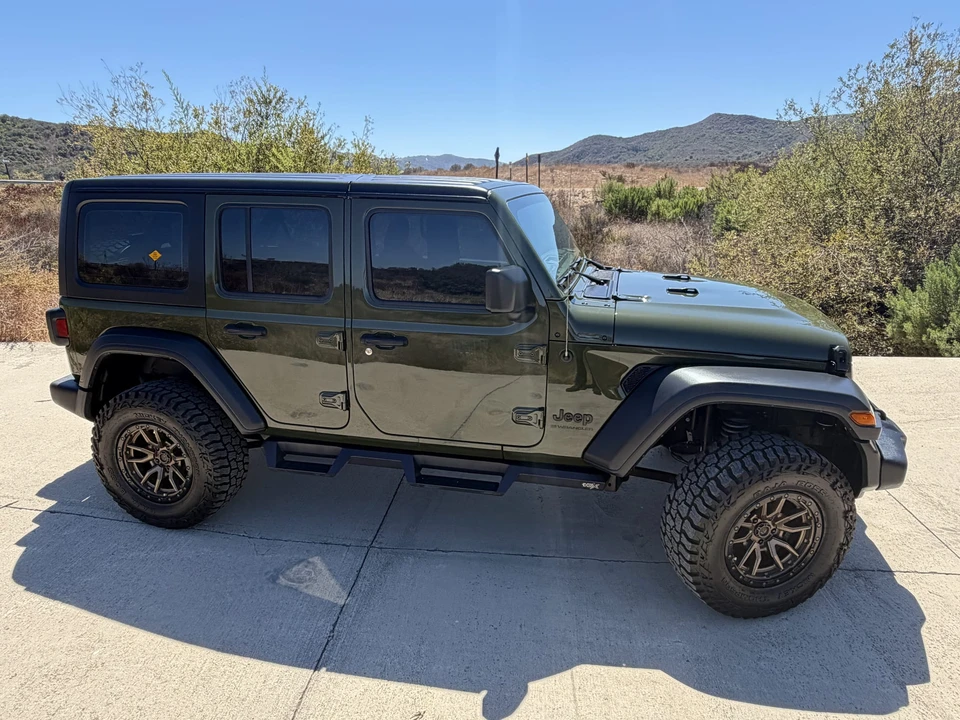 2023 Jeep JL Wrangler - Image 26 of 31
