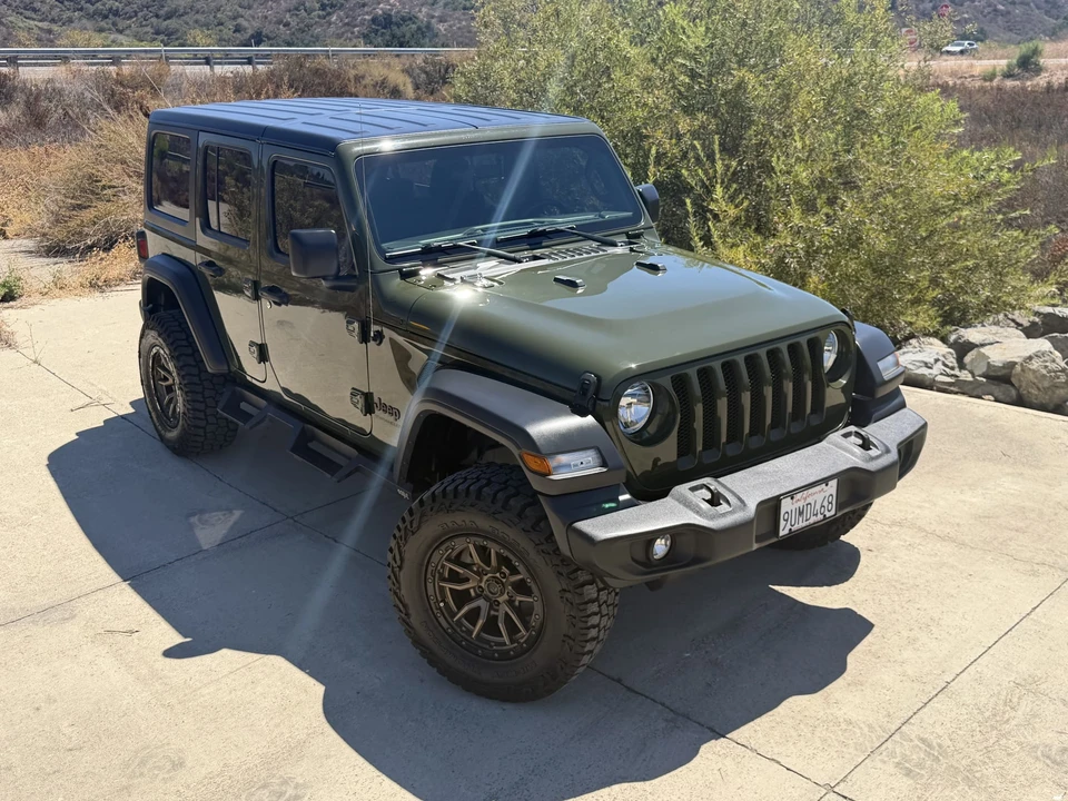 2023 Jeep JL Wrangler - Image 19 of 31
