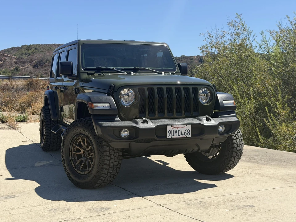 2023 Jeep JL Wrangler - Image 17 of 31