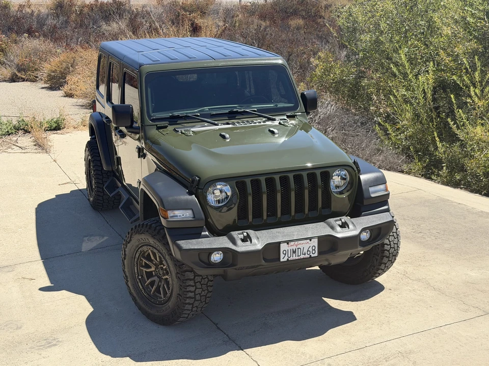 2023 Jeep JL Wrangler - Image 16 of 31