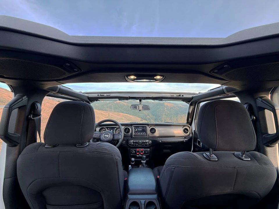 2023 Jeep JL Wrangler - Image 10 of 11