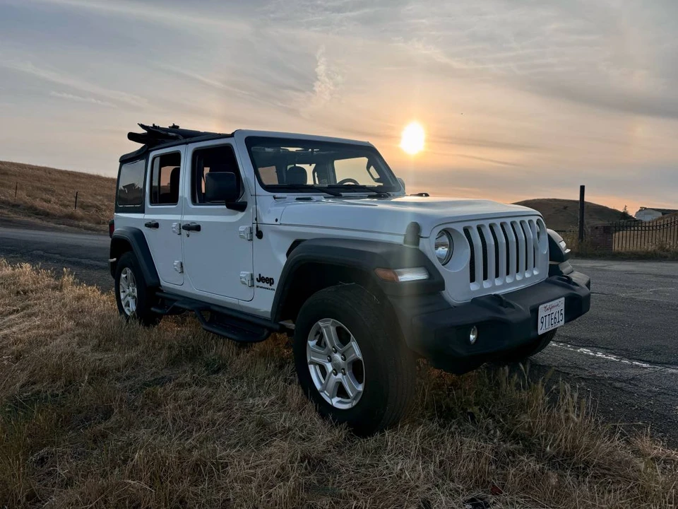2023 Jeep JL Wrangler - Image 2 of 11