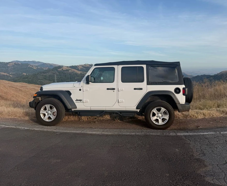 2023 Jeep JL Wrangler - Image 3 of 11