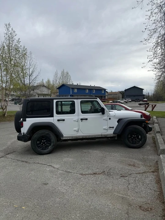 2023 Jeep JL Wrangler - Image 3 of 11