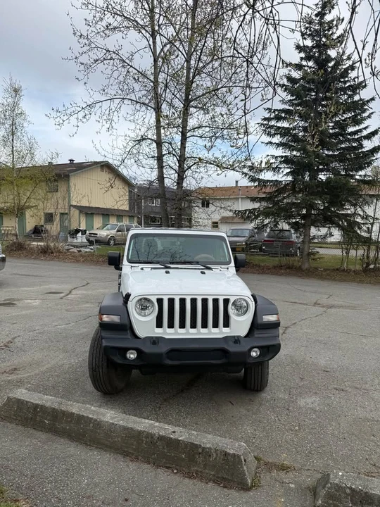 2023 Jeep JL Wrangler - Image 4 of 11