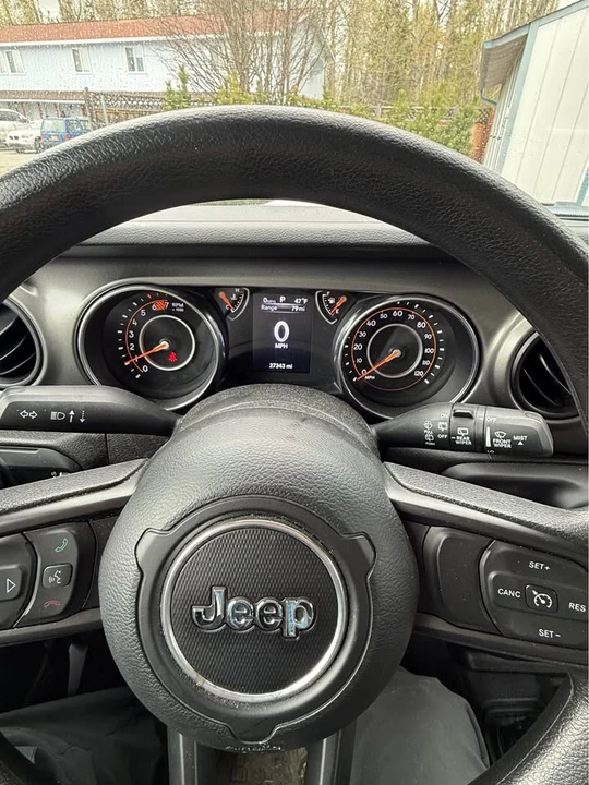 2023 Jeep JL Wrangler - Image 10 of 11