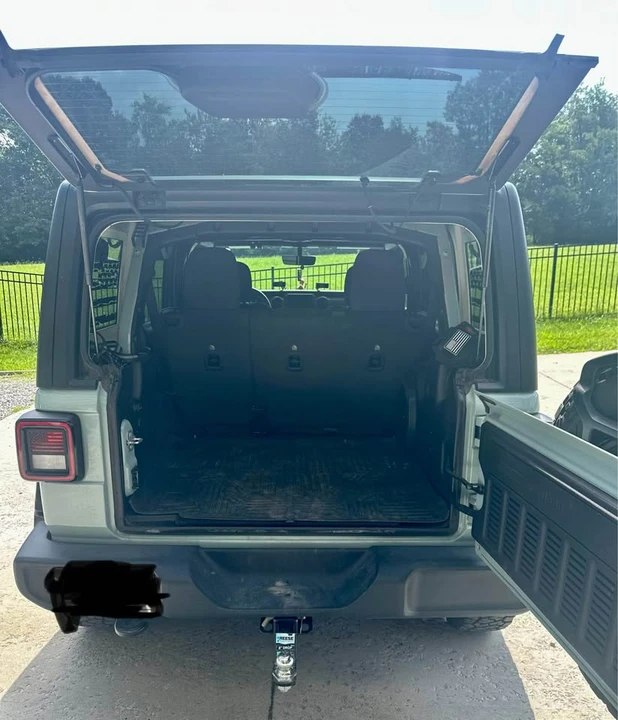 2023 Jeep JL Wrangler - Image 7 of 7