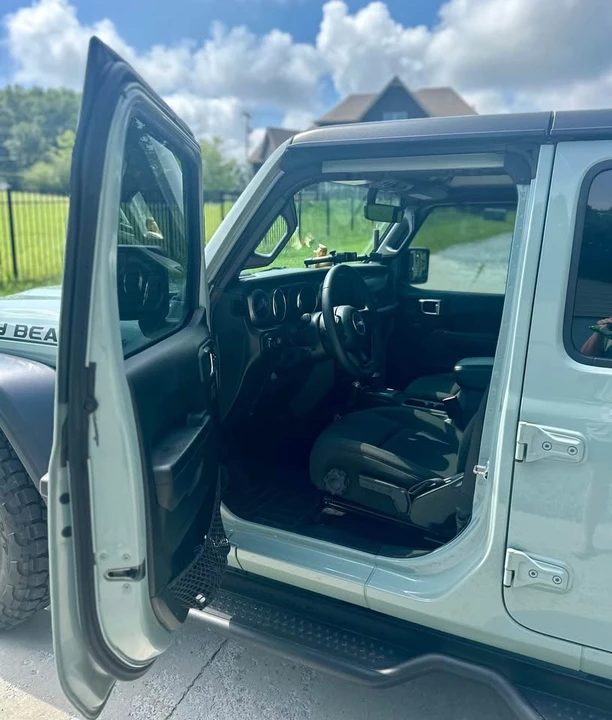2023 Jeep JL Wrangler - Image 6 of 7