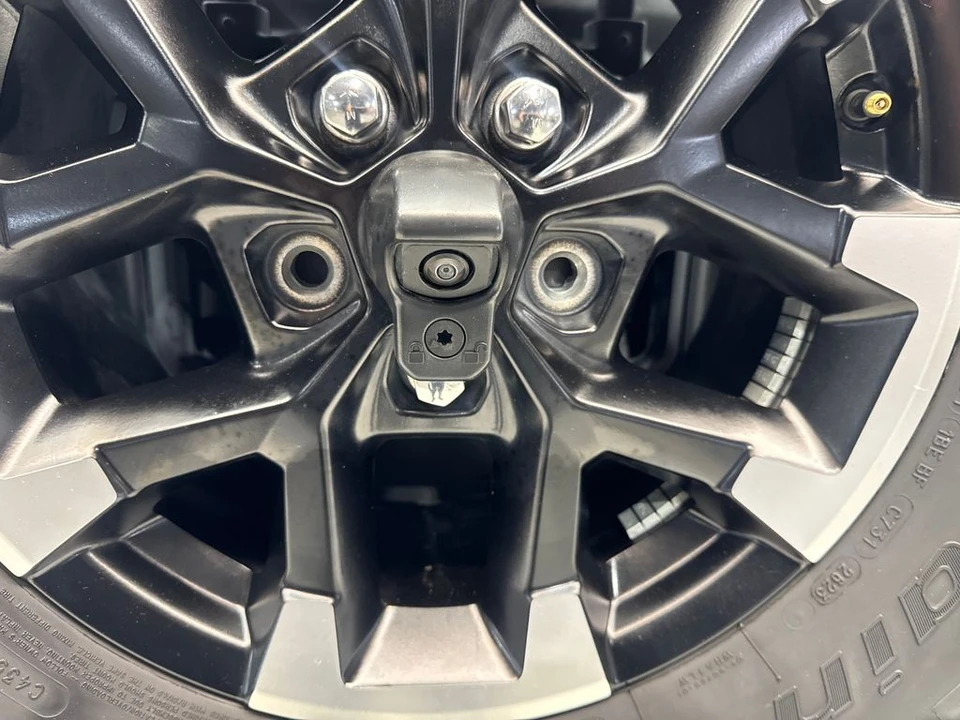 2023 Jeep JL Wrangler - Image 21 of 31