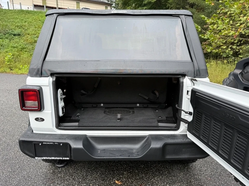 2023 Jeep JL Wrangler - Image 15 of 21