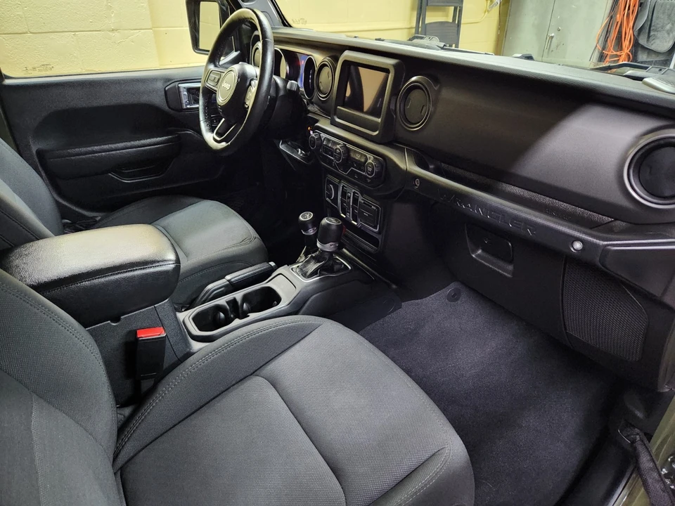2023 Jeep JL Wrangler - Image 23 of 24