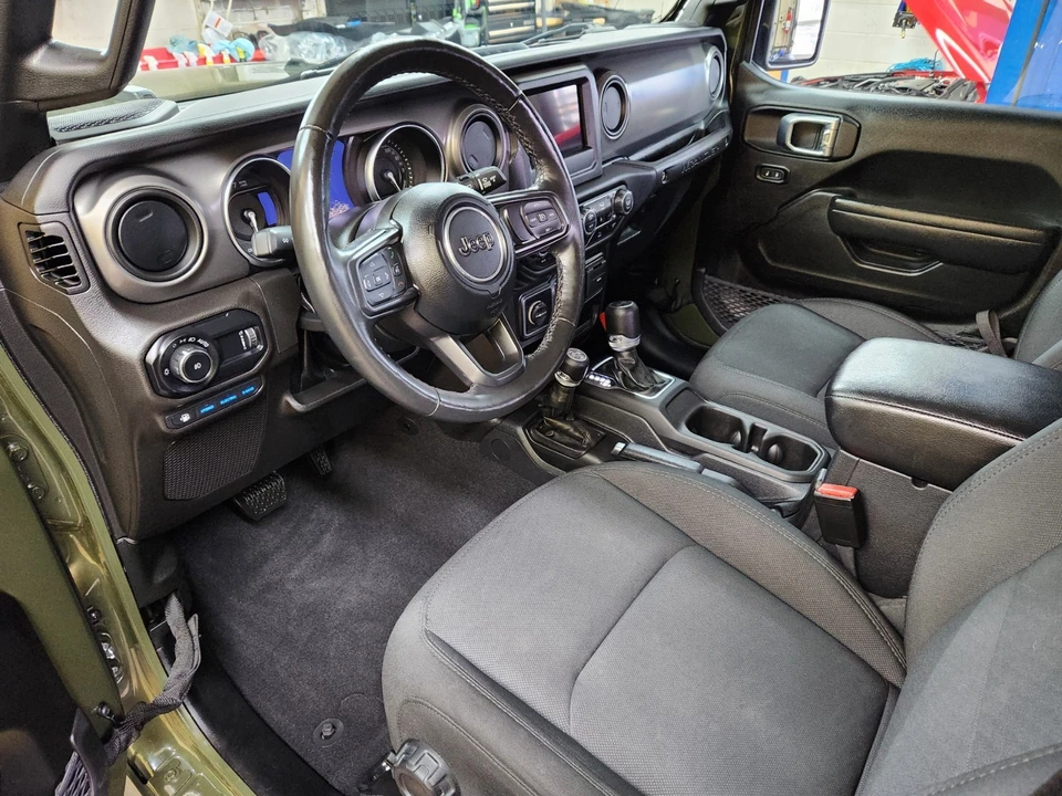 2023 Jeep JL Wrangler - Image 18 of 24